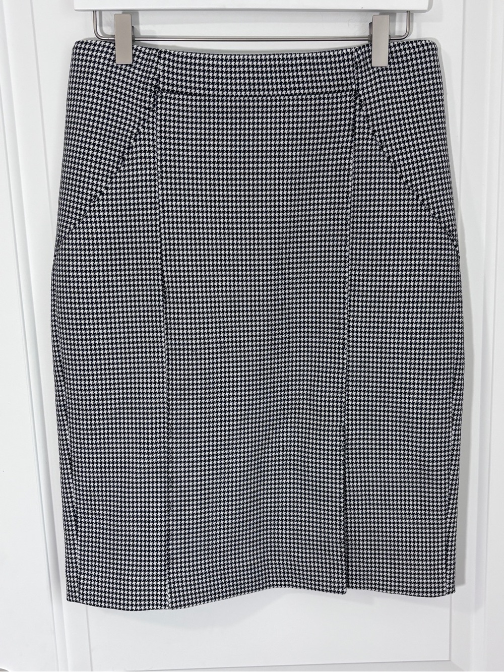Banana Republic Black & White Houndstooth Pencil Skirt - Size 4